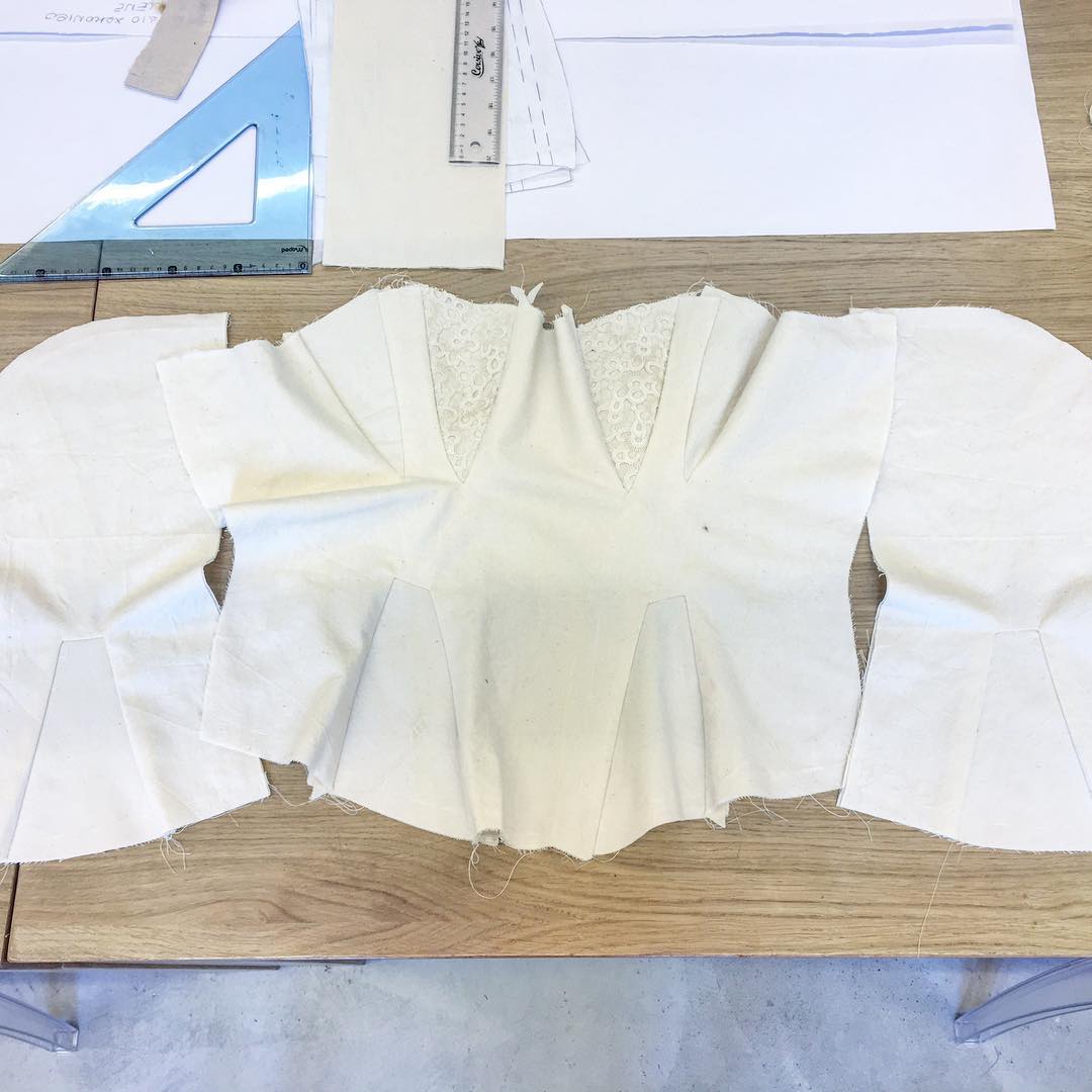 Corsetto storico sottostrutture e costumistica teatrale