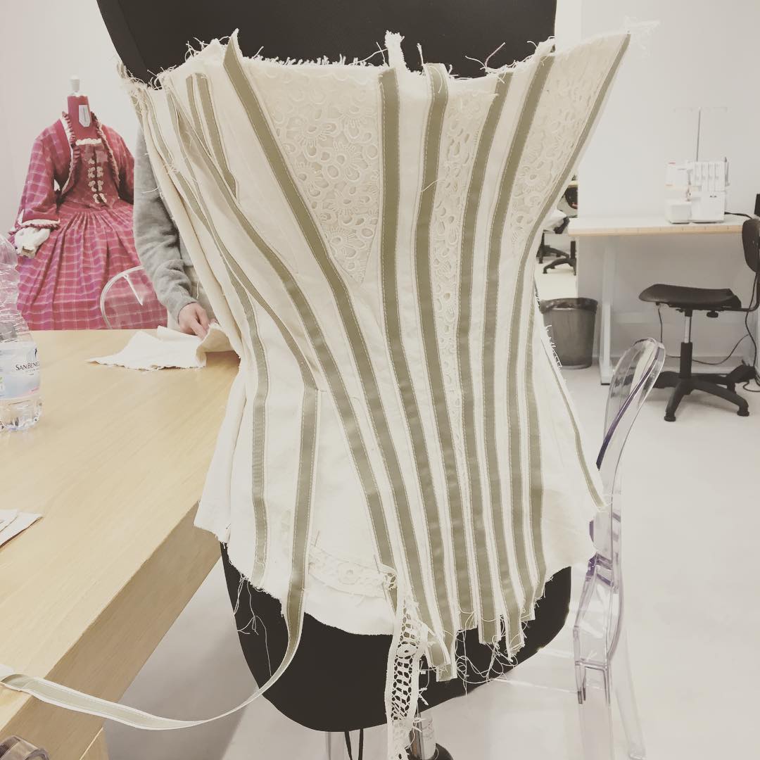 Corsetto storico sottostrutture e costumistica teatrale