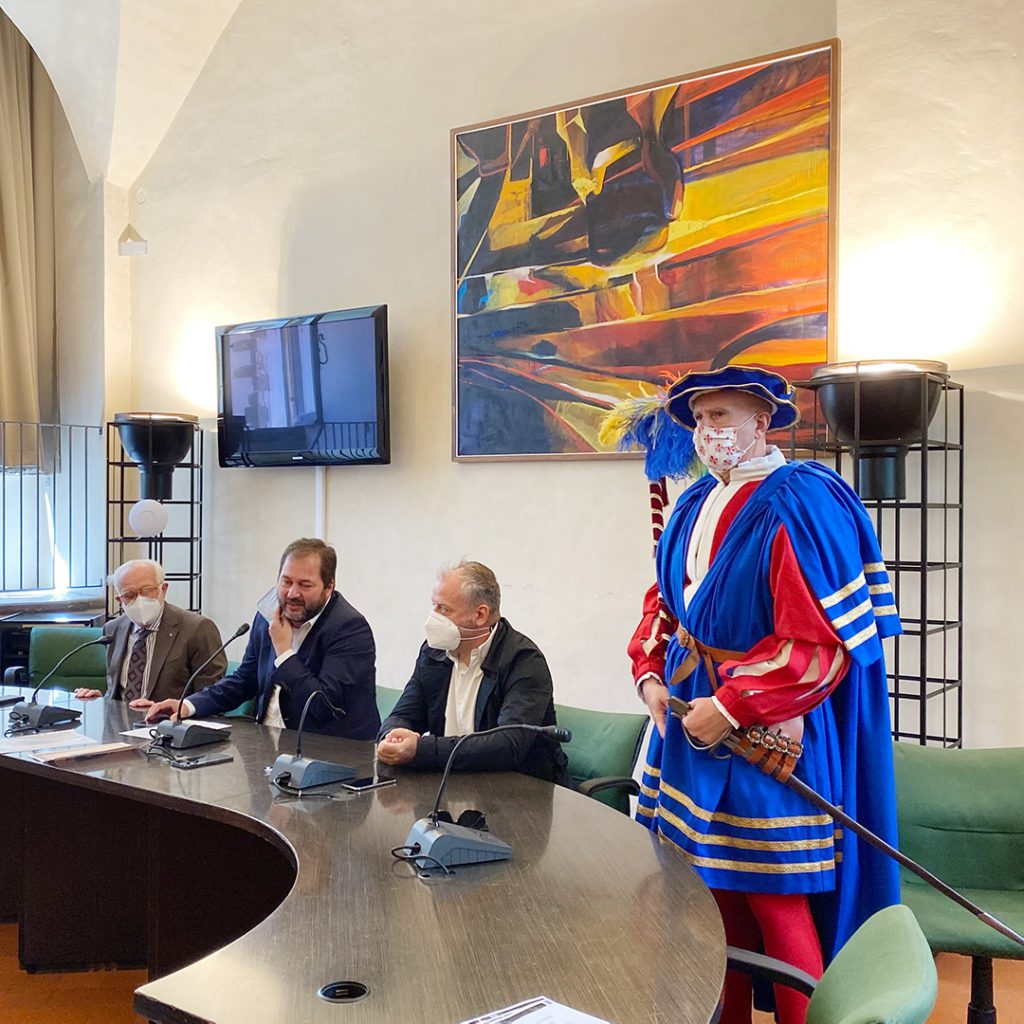 L'abito del Maestro dei Musici donato dal Rotary Club al Corteo Storico Fiorentino