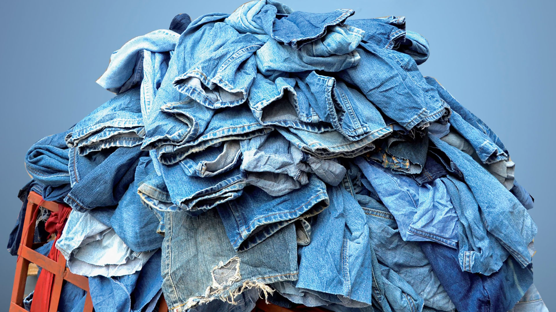 Riciclare jeans: il servizio di raccolta Reejeansiamo