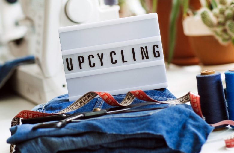 Com’è possibile creare bellezza dagli scarti dei jeans?