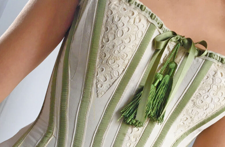 Corsetto storico: realizzazione artigianale su misura