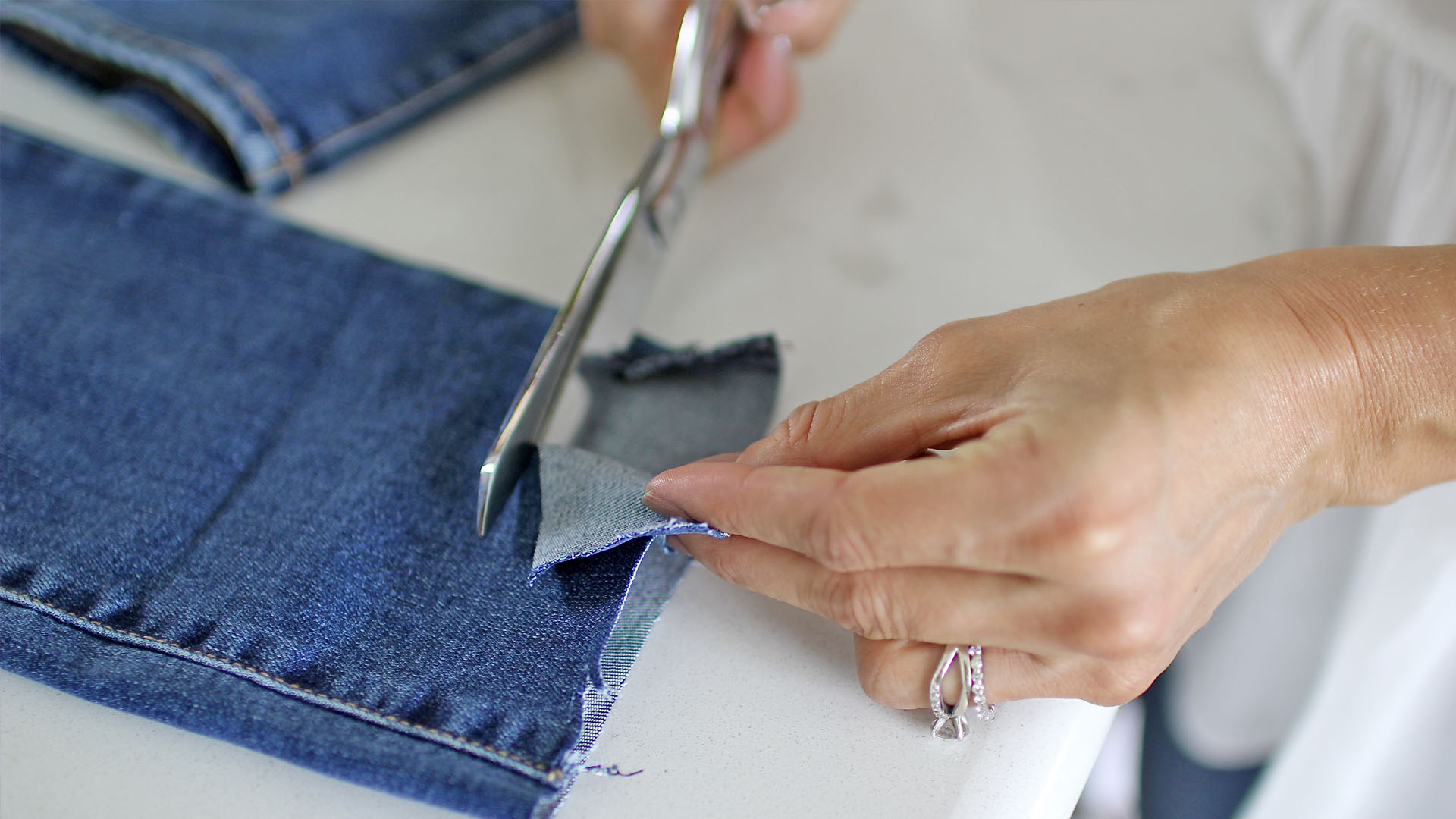8 motivi per creare nuovi oggetti riciclando vecchi jeans