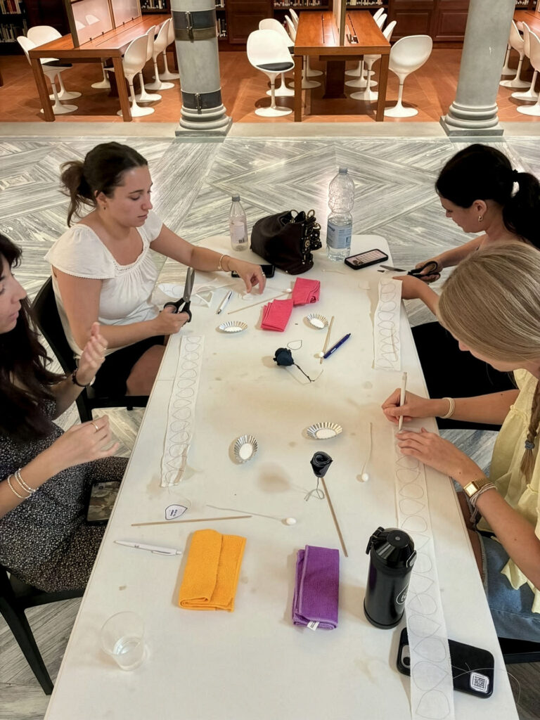 Workshop di Upcycling a Firenze: da un lenzuolo nasce un fiore